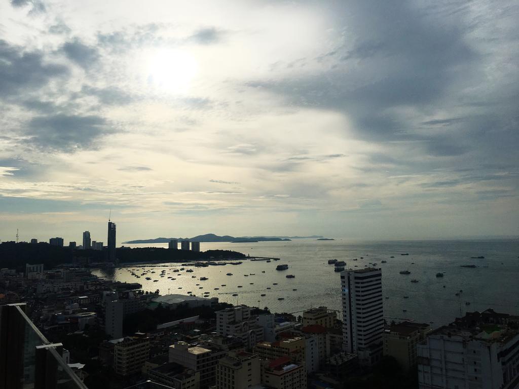 Llx Apartments At The Base Condo Pattaya Eksteriør bilde